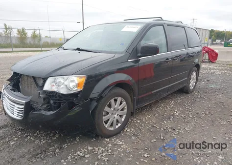 2015 Chrysler Town & Country Lx z USA, uszkodzony, nr VIN 2C4RC1AG5FR676264